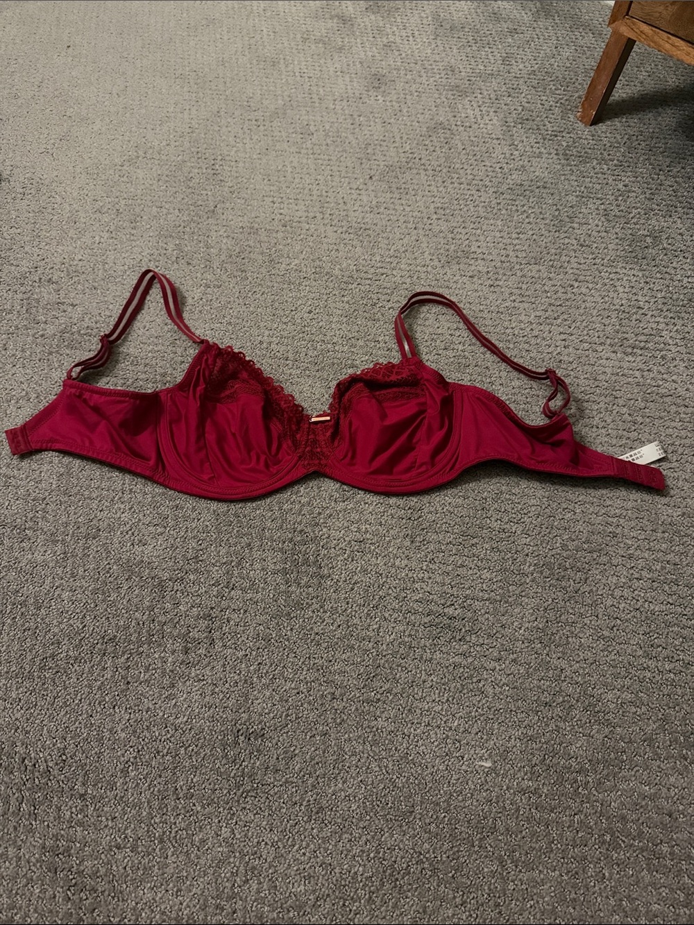 Primadonna Twist Lace-Trim Underwire Bra in Wine